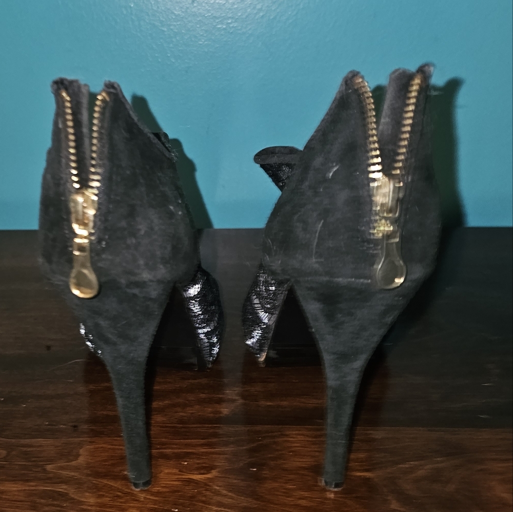 Heels - Picture 3 of 4